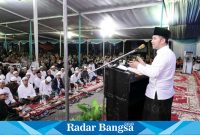 Wakil Gubernur Jawa Timur Emil Elestianto Dardak menghadiri peringatan Haul ke-23 Almarhum KH M Damanhuri Romly. di Pondok Pesantren Zainul Hasan Genggong Probolinggo pada Selasa (2/1) malam (IST)