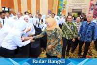 Gubernur Khofifah Indar Parawansa membuka orientasi Pegawai Pemerintah dengan Perjanjian Kerja (PPPK) Pemprov Jatim Tahun 2024 di Aula Sasana Wiyata Praja, BPSDM Provinsi Jatim (IST)