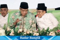 Gus Imin saat membacakan Manaqib KH Bisri Syansuri pada malam puncak pengajian umum Haul KH Bisri Syansuri di Denanyar, Jombang, Jawa Timur, Jumat, (12/01) (IST)