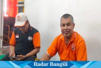 Ketua DPD PKS Ngawi, Hariyanto, bersama seluruh kader 