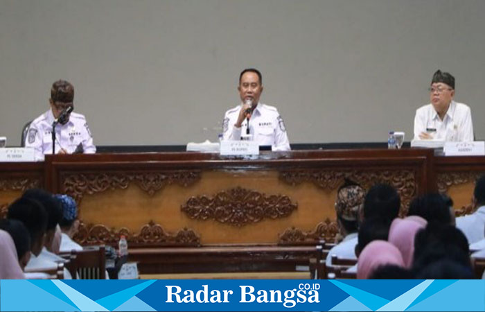 Penjabat (Pj) Bupati Probolinggo Ugas Irwanto memimpin rapat koordinasi program prioritas  (IST)