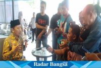 H Fauji ketua SPSI di hadapan para awak media Gelar HUT SPSI,Jum at (26/1)  di 
Sidoarjo ( Foto. Radarbangsa)