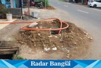 Photo Dugaan proyek siluman alias tidak bertuan galian kabel Fibre Optics (FO) milik PT. Telekomunikasi Indonesia, Tbk di ruas jalan Batas Bandung/Cianjur - Naringgul - Cidaun Sta 61+000 sampai dengan Sta 84+000 mengindikasikan bahwa proyek tersebut merupakan proyek siluman alias tidak bertuan. (Dok photo RadarBangsa.co.id/AE Nasution)