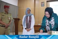 (Tengah) Bupati Banyuwangi, Ipuk Fiestiandani (IST)