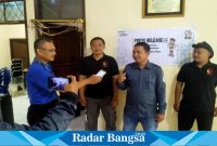  Ketua Panwaslu kecamatan Cidaun yang dipimpin oleh Moch Abdul Aziz, Koordinator Divisi Sumber Daya Manusia, Organisasi, Data, dan Informasi, serta didampingi oleh Wildan Nurjamil, Koordinator Divisi Hukum, Pencegahan, Partisipasi Masyarakat, dan Hubungan Masyarakat, serta Gentar Hadianto, Koordinator Divisi Penanganan Pelanggaran dan Penyelesaian Sengketa, disaksiksikan staf Panwaslu Cidaun saat melakukan Press Release tentang tahapan kampanye. (Dok Photo RadarBangsa.co.id/AE Nasution)