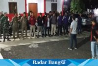 Ketua Panitia Pengawas Pemilihan Umum (Panwaslu) kecamatan Cidaun Moch Abdul Aziz, Koordinator Divisi Sumber Daya Manusia, Organisasi, Data, dan Informasi sedang menyampaikan arahan pada peserta Apel Siaga Pengawasan Kampanye Tahapan Masa Tenang Pemilu 2024 dan persiapan pembersihan APK sekecamatan Cidaun. (Dok Photo RadarBangsa.co.id/AE Nasution)