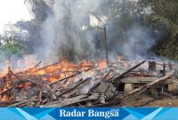 Jejak kebakaran rumah milik Tarlan (47) bersama Mariam (39) dengan 3 orang anak-anak. Sebelum habis dilalap sijago merah. (Dok Photo RadarBangsa.co.id/AE Nasution)