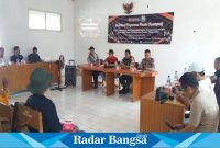 Ketua Panwaslu Cidaun Moch Abdul Aziz, Koordinator Divisi Sumber Daya Manusia, Organisasi, Data, dan Informasi di dampingi forkopimca sedang membuka acara. (Dok Photo RadarBangsa.co.id/AE Nasution)