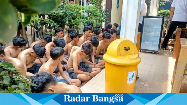 Ratusan pesilat diamankan di Polres Lamongan (IST)