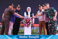 Gubernur Jawa Timur, Khofifah Indar Parawansa, saat  meresmikan Pasar Baru Kertosono didampingi oleh Pj. Bupati Nganjuk, Plt. Ketua DPRD Provinsi Jawa Timur, dan jajaran Forkopimda Kabupaten Nganjuk (IST)