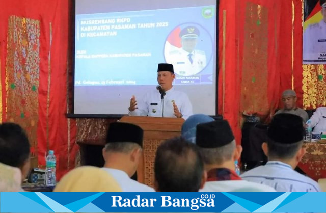 Sabar AS Bupati Pasaman memberikan arahan saat pembukaan Musrenbang kecamatan Padang Gelugur di Aula Kantor Camat Padang Gelugur