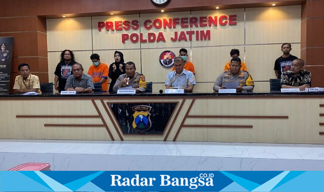 Konferensi Pers Polda Jatim terkait peledakan bondet di rumah Ketua KPPS, Kusyairi di Pamekasan (IST)