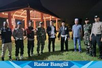 (Baju Skral PSHT) Mas Sigit Spd, Ketua PSHT Komisariat SMAKEM dan (Jaket Hitam)  Kanit Reskrim Polsek Tikung, Iptu Sono, S.H beserta jajaran Polsek dan Koramil Tikung serta Pamter PSHT Komisariat SMAKEM (Dok foto Istimewa)