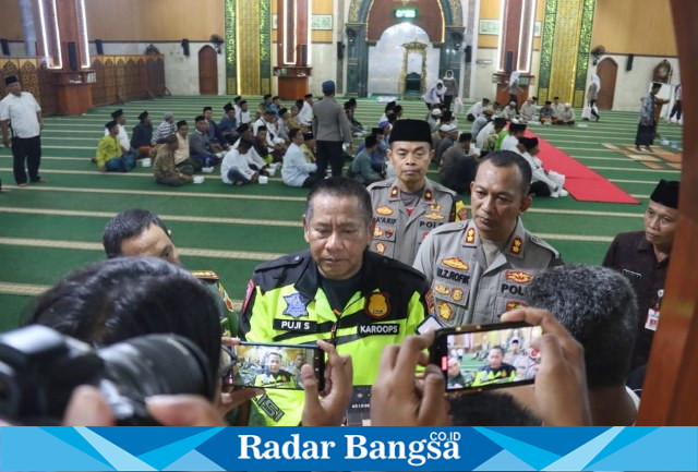 Ketika pelaksanaan kegiatan Bakti Sosial kepada marbot (pengurus tempat ibadah) se-Kabupaten Lumajang, di Masjid Agung Anas Mahfud, Selasa (5/4/2024). (Dok istimewa)