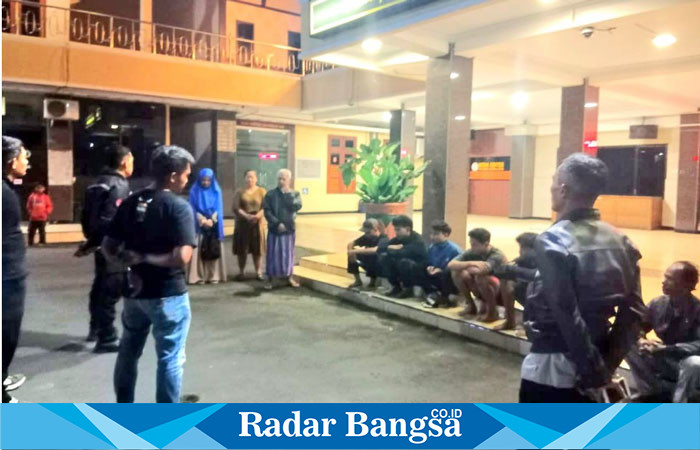 Lima Remaja yang diamankan polisi, Rabu dinihari (20/3). (Dok istimewa)