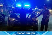 Anggota Polsek Tikung saat patroli (IST)