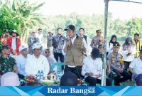 Kementan didampingi Bupati Yes, saat kenjungan (IST)