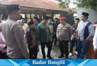 Kanit Reskrim Iptu Sono, SH saat memimpin pengamanan halal bihalal di desa Tambkrigadung yang dihadiri Bupati Yes (Dok foto Nul)