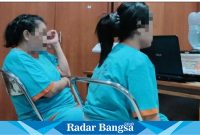 Dua perempuan berinisial RN, (21) dan LR, (51), sedang di introgasi atas dugaan Tindak Pidana Perdagangan Orang (TPPO) dengan modus kawin kontrak dan iming-iming uang puluhan juta rupiah kepada korban. (Dok photo Ahmad Fikri)