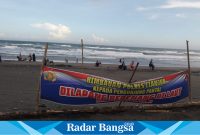 Lokasi pantai Cemara tempat kejadian peristiwa korbannya 2 orang pelajar dari Bandung diseret ombak (Dok photo RadarBangsa.co.id/AE_Nasution)