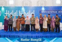 (Tengah) Ketua Umum IKA Unair dan Gubernur Jatim periode 2019-2024, Khofifah Indar Parawansa (IST)