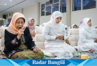 Ketua Umum PP Muslimat NU, Khofifah Indar Parawansa, menghadiri acara buka bersama dengan keluarga besar Yayasan Khadijah 