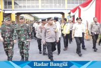 Pj Gubernur Jawa Timur, Adhy Karyono, bersama Menteri Perhubungan RI Budi Karya Sumadi, Kapolri Jenderal Polisi Listyo Sigit Prabowo, dan Panglima TNI Jenderal TNI Agus Subiyanto, serta Forkopimda Jatim, saat meninjau kesiapan mudik Lebaran Idul Fitri 1445 H di Terminal Purabaya, Sidoarjo, pada Kamis (4/4). (IST)