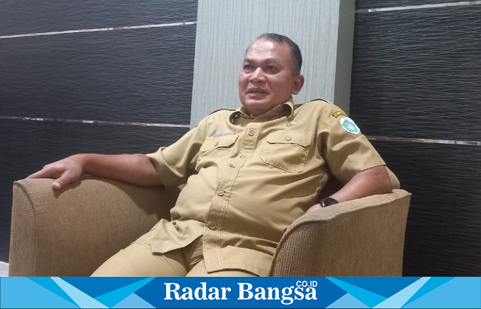 Kadisdik Lamongan Munif Syarif saat ditemui media di ruangan kerjanya, Senin (06/5) (IST)
