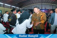 Bupati Lamongan, Yuhronur Efendi  saat menghadiri  pelantikan anggota PPS pada Minggu (26/5) di Gedung Sabudga Kampus Unisda Lamongan, Jl. Airlangga No 3 Sukodadi, Lamongan. (ist)