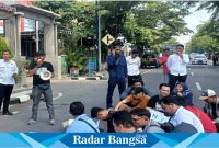 Puluhan Jurnalis Lamongan gelar aksi  di saat kantor DPRD Lamongan (IST)