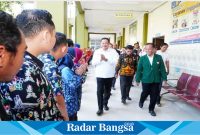 Bupati Lamongan, Yuhronur Efendi didampingi  Direktur RSUD Ngimbang, dr. Abdullah Wasi'an secara resmi membuka Neonatal Intensive Care Unit (NICU) di RSUD Ngimbang  (IST)