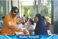 Tanpak terlihat saat warga melakukan pembayaran Pajak Bumi Bangunan bertempat di Masjid Asegaf (22/05) (IST)