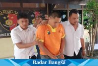 Pelaku pemeekosaan saat diamankan Satreskrim Polres Lamongan (IST)