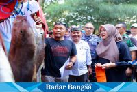 Bupati Banyuwangi, Ipuk Fiestiandani saat meghadiri acara Fishing Festival 2024 di Pantai Bimorejo (IST)