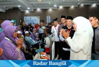 Ketua Umum PP Muslimat NU, yang juga menjabat sebagai Gubernur Jawa Timur periode 2019-2024, Khofifah Indar Parawansa, saat mengimbau para calon jemaah haji Jatim (IST)