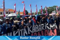 Buruh dan Mahasiswa Bersatu gelar aksi di Gedung Negara Grahadi pada Rabu (1/5/2024)  (Dok Ist)