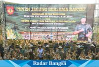 Pangdam IV/Diponegoro, Mayjen TNI Deddy Suryadi memimpin Panen Raya di Lahan TNI AD Kendal