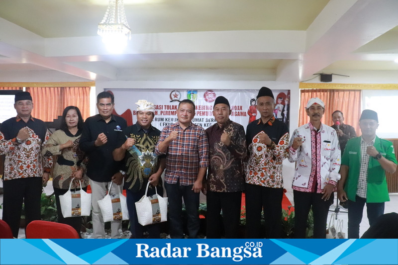 Foto bersama Tokoh, Perempuan dan Pemuda Lintas Agama ( foto : Hikam )