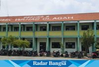 Gedung Sekolah Menengah Kejuruan (SMK) Wahid Hasyim Glagah Lamongan tampak dari depan. (ist)