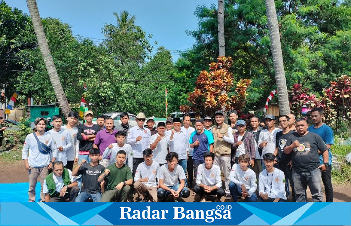 Bakal calon (Bacalon) Wakil Bupati Kabupaten Cianjur, Jawa Barat dari petahana H Muhammad Solih Ibang silaturahmi dengan warga Kelurahan Pamoyanan dan FPPB. (Foto: Mamat Mulyadi/Radar Bangsa)