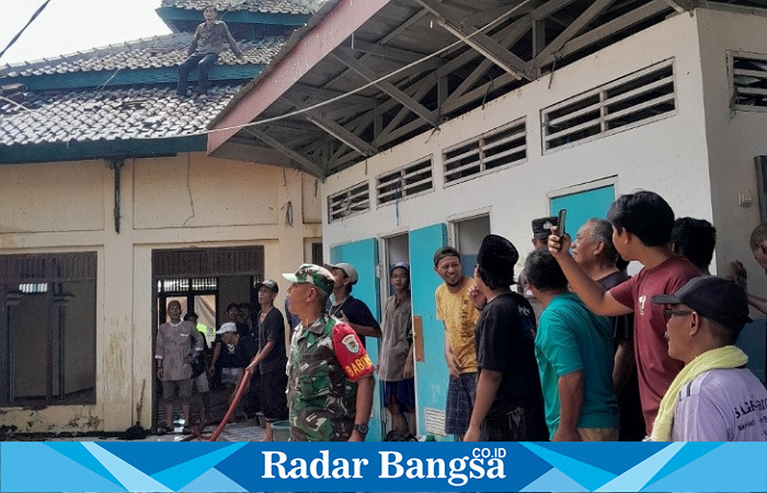 Si jago merah lahap habis bangunan Ponpes Al-Hijrah, di Bojongpicung, Cianjur. (Foto: Mamat Mulyadi/ Radar Bangsa)