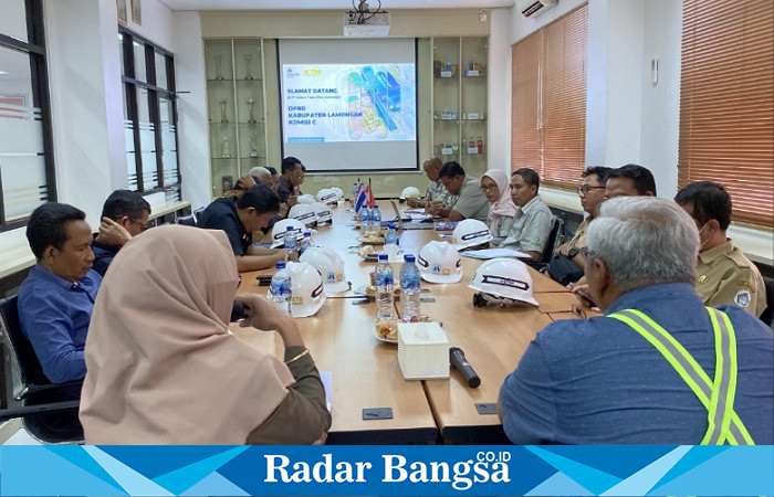 Komisi C DPRD Kabupaten Lamongan saat audiensi bersama management PT. KTM usai sidak ke pabrik (IST)