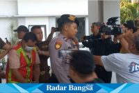 Tersangka kasus  SKS  saat di jebloskan penjara (Ist) 