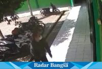 Tangkapan kamera CCTV aksi pencurian di MTS MA Wahid Hasyim Tikung (ist)