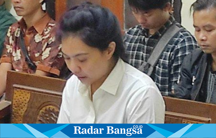 Terdakwa Indah Catur Agustin dalam Pledoinya bersyukur berada di balik jeruji besi membuatnya banyak menyadari hal-hal yang tidak pernah diketahuinya sebelumnya (Foto : FYW)