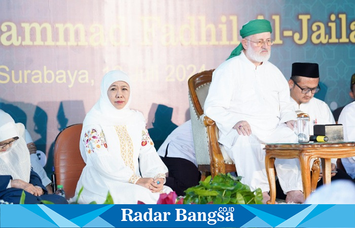 As Syeikh As Sayyid Prof. Dr. Mohammad Fadhil Al Jailani Al Hasani, didampingi Ketua Pembina Yayasan Khadijah, Khofifah Indar Parawansa, hadiri  kegiatan MPLS siswa siswi Yayasan Taman Pendidikan NU Khadijah Surabaya, pada Jumat (19/7) (IST)