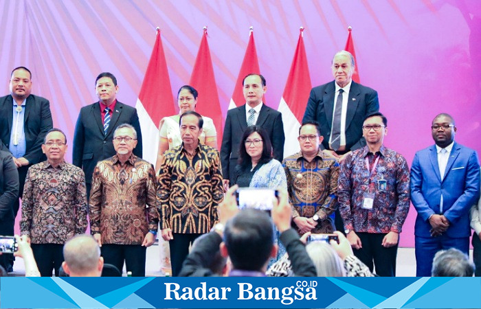 Pj. Gubernur Adhy saat  menghadiri pembukaan konferensi dan pameran internasional COCOTECH ke-51 yang berlangsung di Ballroom Hotel Westin Surabaya pada Senin, (21/07). 