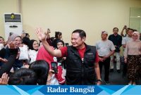 Bupati Lamongan Yuhronur Efendi saat memberikan apresiasi (IST)