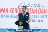 Bupati Lamongan, Yuhronur Efend saat sambutanya di acara pelantikan  Dewan Kehormatan dan Pengurus Palang Merah Indonesia (PMI) Kabupaten Lamongan masa bakti 2024-2029 di Pendopo Lokatantra Kabupaten Lamongan, pada hari Selasa (23/7/2024) (IST)