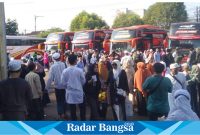 Jemaah haji yang pulang tiba di Asrama Haji, Kementerian Agama (Kemenag) Kabupaten Cianjur. (Foto: Mamat Mulyadi/Radar Bangsa)